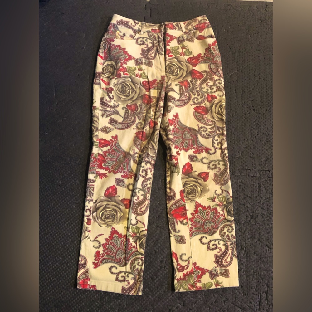Womens crop pant with paisley print